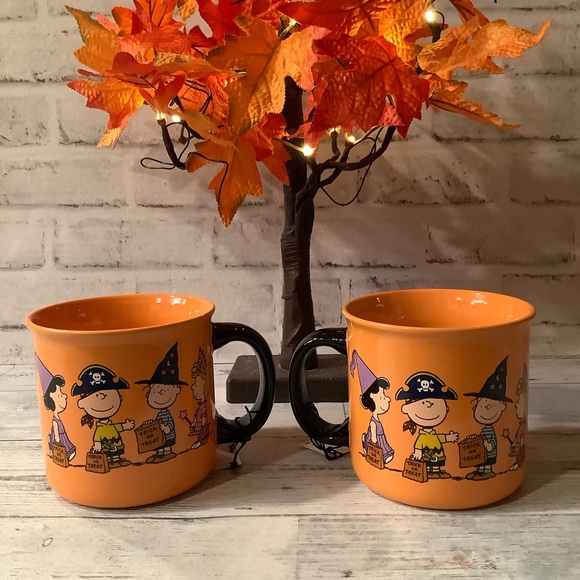 Peanuts Set of 2 Charlie Brown & Gang Halloween Camper Mugs - Picture 3 of 8
